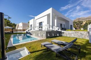 Chalet à Altea la Vella. Fantástico chalet en venta en urbanización tranquila y bien situ