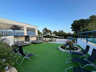 Xalet a Barranco Hondo. En venta buen restaurante con música y 4 apartamentos en la nuci