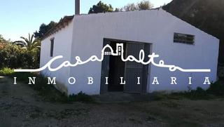 Masia a La Nucia Pueblo. Se vende finca rústica con casa