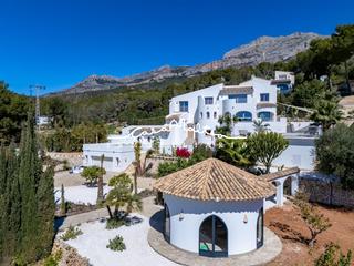 Chalet en Altea la Vella. En venta exclusividad mediterránea, fantástica villa con grandes