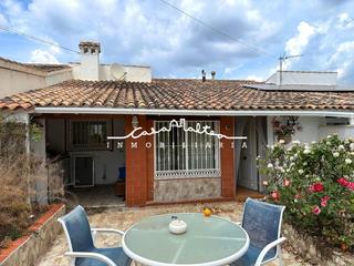 Semi detached house in Escandinavia-Cautivador. En venta adosado en lalfas del pi  zona colonia escandinaviacaut