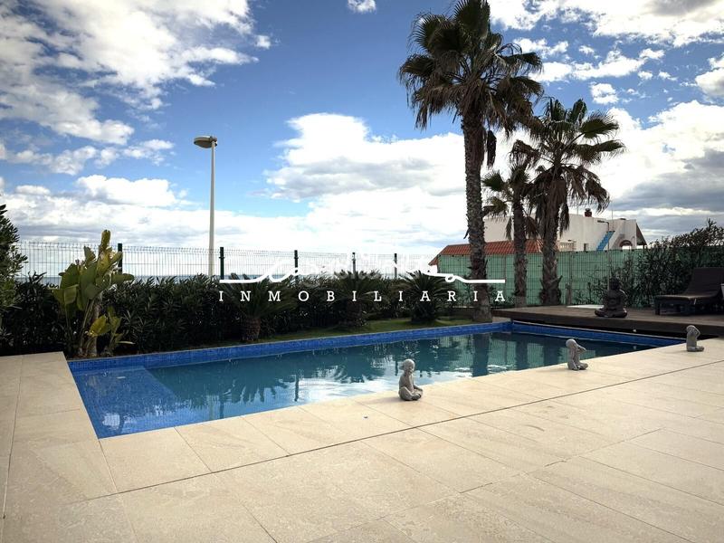 Foto 227af9a5-ee32-43fa-9fc2-624dee2f98be. Chalet casa frente al mar en El Marenyet Cullera