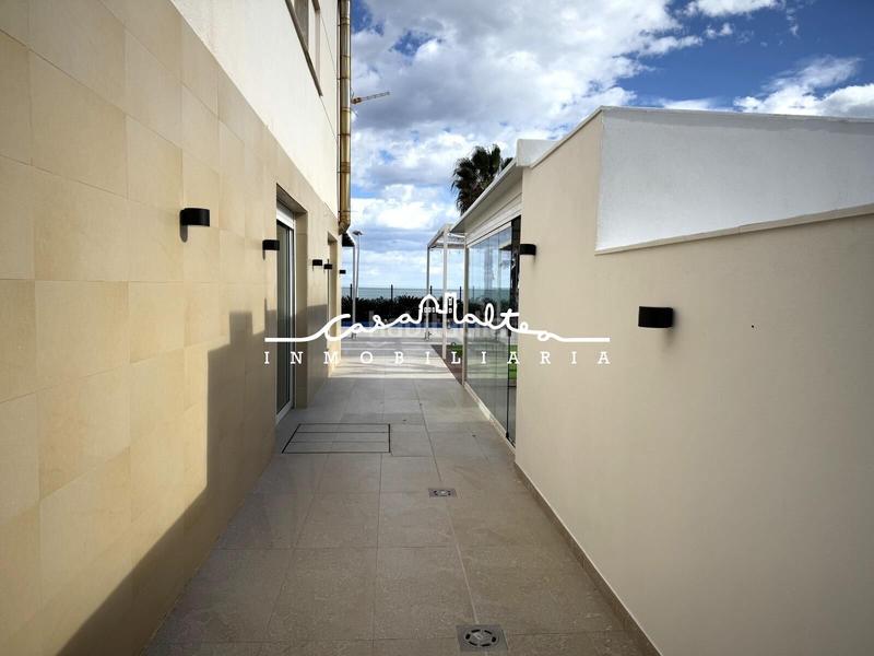 Foto 5fefb273-cff8-4a4e-868a-3dd15f9fe651. Chalet casa frente al mar en El Marenyet Cullera