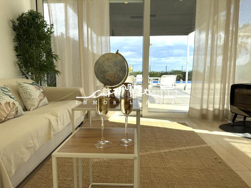 Foto ad420e41-e61d-4c15-ad13-aef7cfa4c998. Chalet casa frente al mar en El Marenyet Cullera