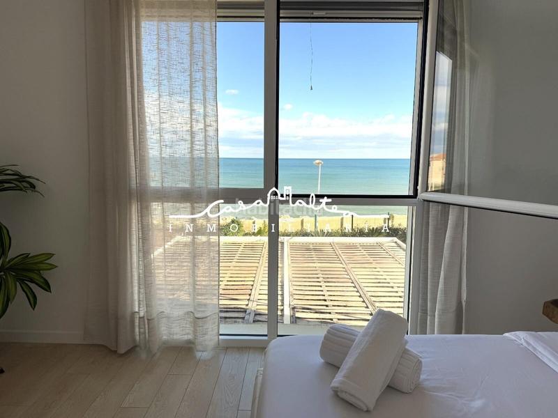 Foto b83ae9e0-700d-452b-8fd3-e1f76dac05ae. Chalet casa frente al mar en El Marenyet Cullera