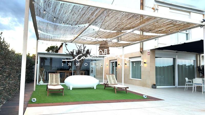 Foto c8b0a23f-b9b2-46cf-a342-6d27594cc617. Chalet casa frente al mar en El Marenyet Cullera