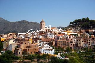 Casa a La Nucia Pueblo. En venta casa independiente para reformar en la nucia
