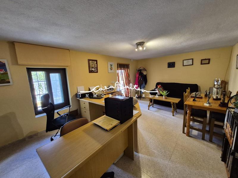 Foto 1eecc44e-e1e0-4bc8-8748-b5577ee4d4c6. Chalet avec parking piscine dans Coloma Nucia (la)