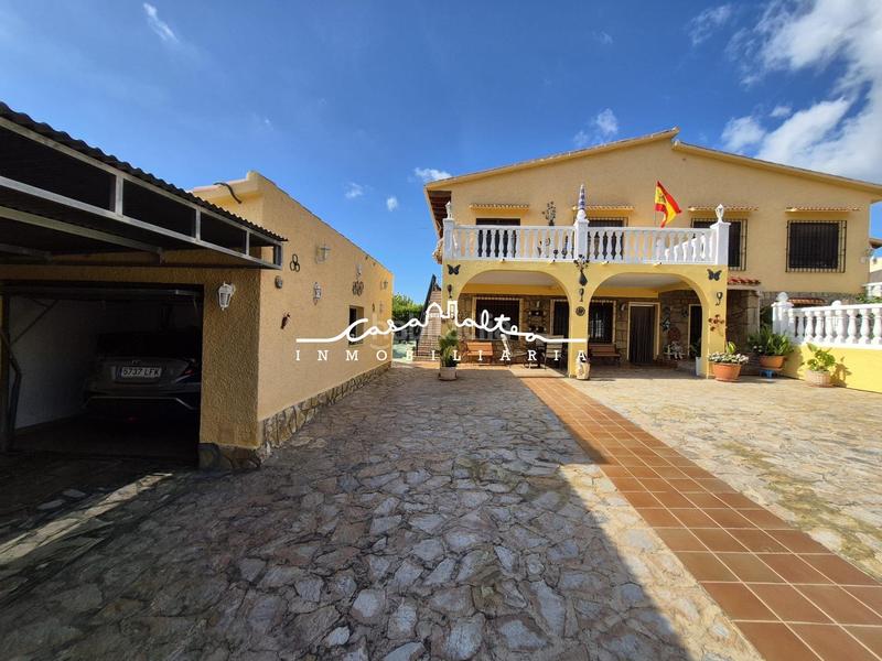 Foto 2731d456-96ab-4e5b-acd4-fa3b96e394f9. Chalet avec parking piscine dans Coloma Nucia (la)