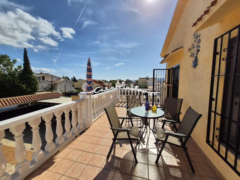 Foto 56e944bc-0ec7-4cac-8507-4b3296f21542. Chalet avec parking piscine dans Coloma Nucia (la)