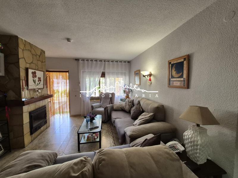 Foto 575e24a1-62af-430a-b70f-648905ab87d7. Chalet avec parking piscine dans Coloma Nucia (la)