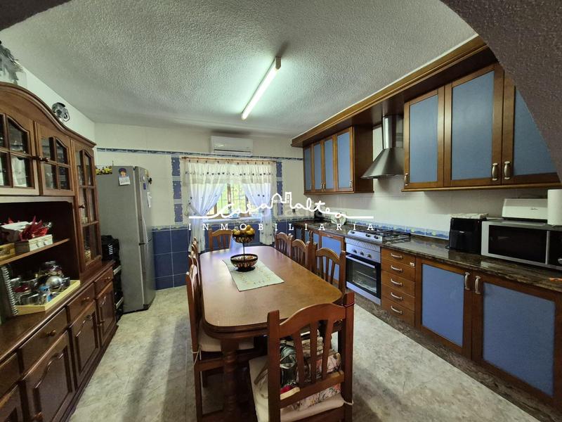 Foto 8b0c2664-de5f-466c-97cd-ecf38719459a. Chalet avec parking piscine dans Coloma Nucia (la)