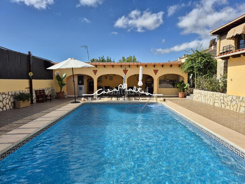 Foto b83fb080-b30f-4156-a20f-42d636f65660. Chalet avec parking piscine dans Coloma Nucia (la)