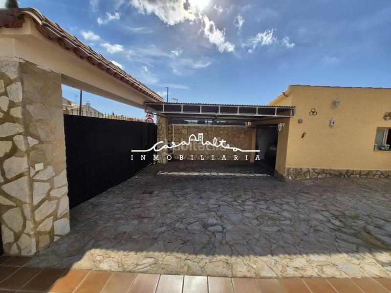 Foto c40fd4e0-c262-47ff-b04d-5251e12f2726. Chalet avec parking piscine dans Coloma Nucia (la)