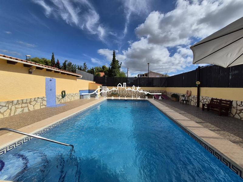 Foto e35a4ce3-4e3d-44d3-95aa-797739d1eaf5. Chalet avec parking piscine dans Coloma Nucia (la)