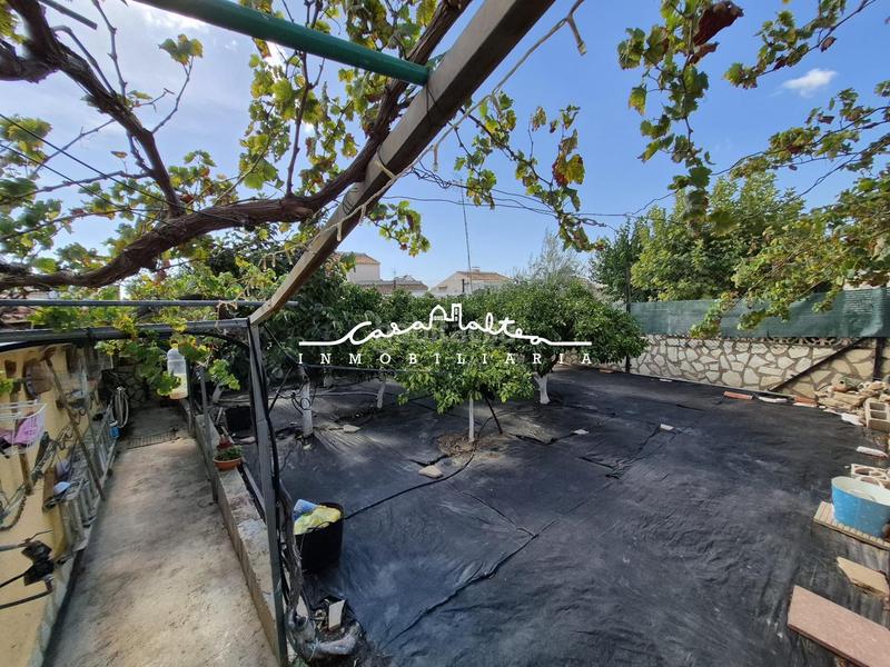 Foto e8f7a2c5-f228-4cb2-8a1c-2fa4cb9c3d70. Chalet avec parking piscine dans Coloma Nucia (la)