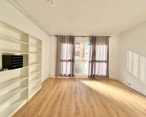 Lloguer Local Comercial  Carrer de joaquim rubió i ors. Local / oficina situado en una 1ª planta,  muy luminoso y reform