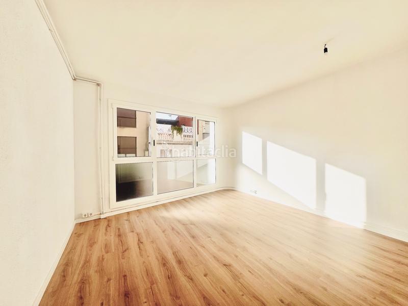 Foto b9d4287a-7501-438d-8661-323ffda882eb. Lloguer local comercial a Centre Cornellà de Llobregat