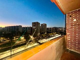 Piso  Avinguda de vilanova. Piso amplio con balcn muy luminoso