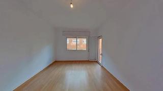 Flat  Carrer de mossèn jacint verdaguer. Piso alquilado para inversores