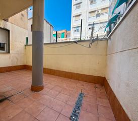 Planta baixa  Carrer de jaume balmes. Bajos muy amplio con terraza en finca seminueva