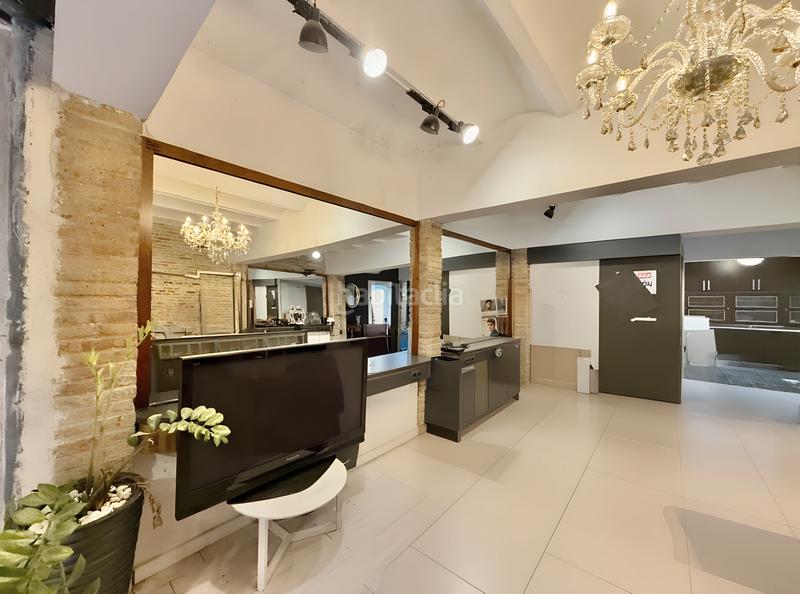 Foto 95d49728-b6e0-4102-a74a-5bbb074a22b9. Location local commercial dans La Gavarra Cornellà de Llobregat