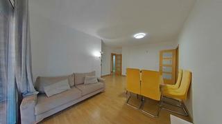 Pis  Carrer de la indústria. Amplio piso en finca de obra vista junto plaça catalunya