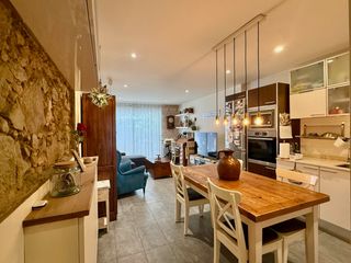 Casa adossada  Carrer de l'ametller. Casa en el centro de cornella con 2 terrazas y balc�n
