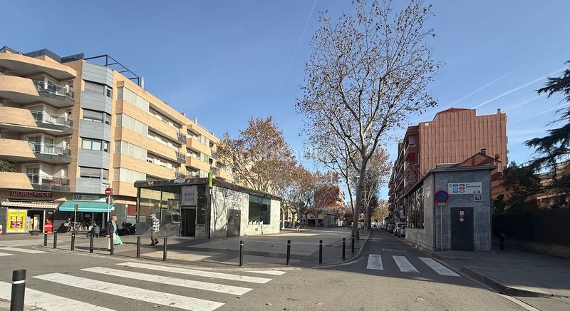 Foto ce3df22c-f4c4-4ca6-8767-404619e0a7d9. Edifici a Riera Cornellà de Llobregat