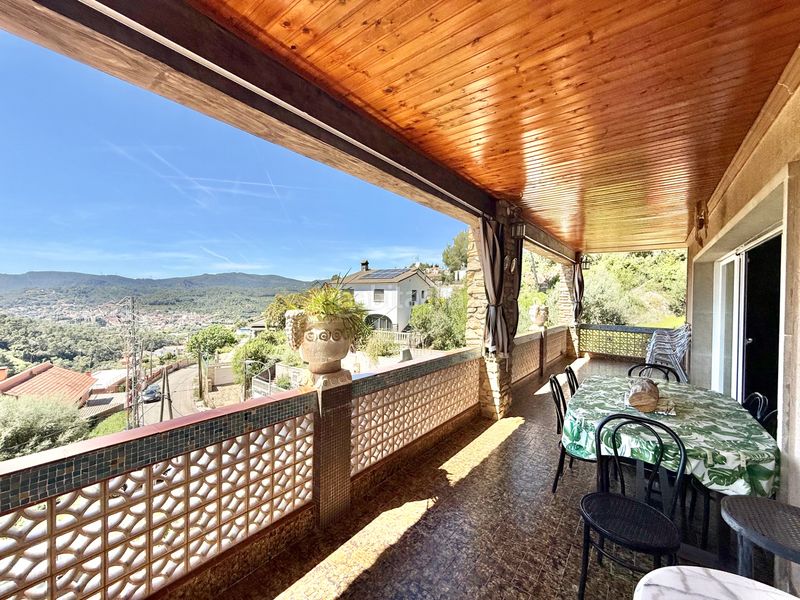 Foto 4f73d449-88ea-4447-9a7e-c8ddd31edef7. Casa amb xemeneia calefacció aparcament piscina a Torrelles de Llobregat