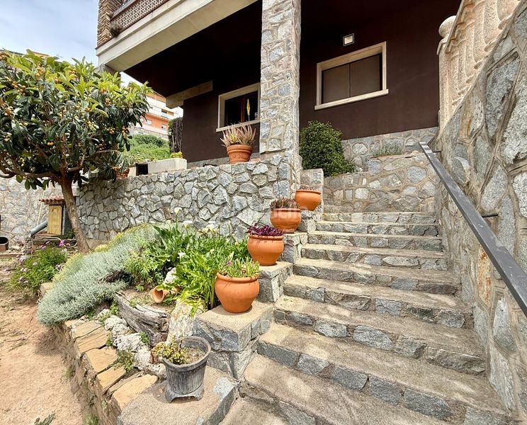 Foto 53763af7-ca33-4f76-b3d1-bfe3fc39ec05. Casa amb xemeneia calefacció aparcament piscina a Torrelles de Llobregat
