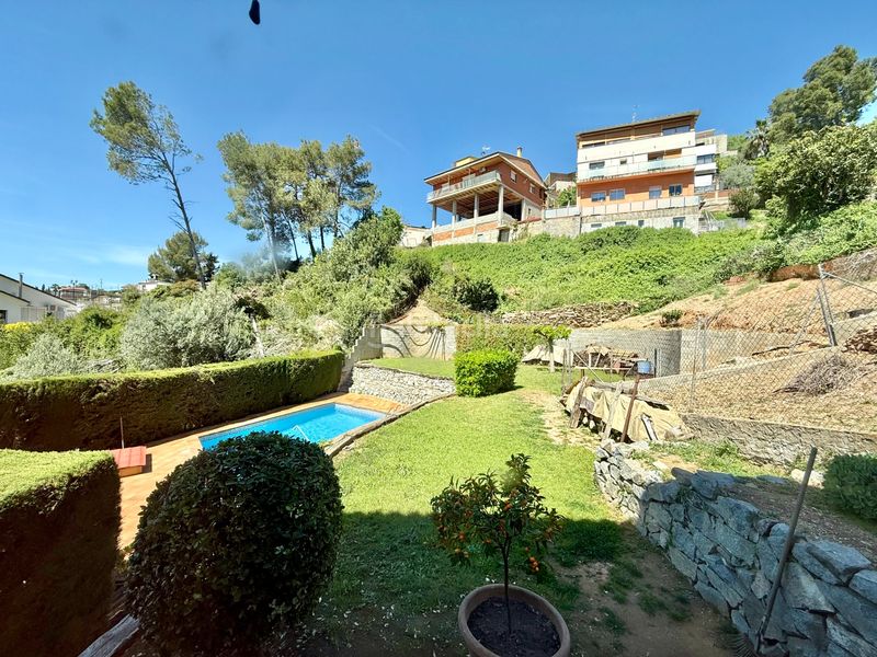 Foto 88c8c547-d026-48c9-a71c-1ff7da5bf1be. Casa amb xemeneia calefacció aparcament piscina a Torrelles de Llobregat