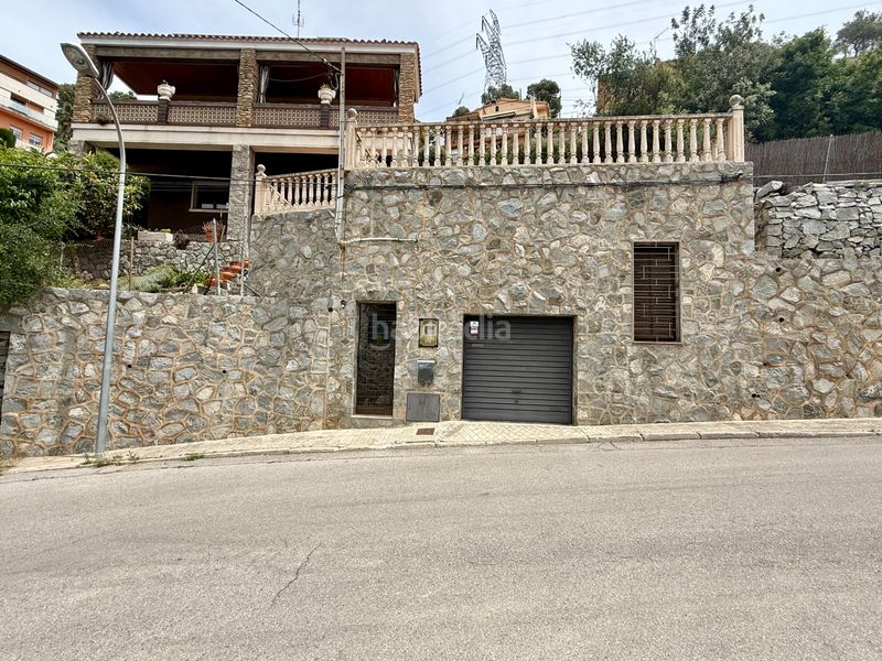 Foto d35da957-8419-445e-baa2-ae94e3ebce10. Casa amb xemeneia calefacció aparcament piscina a Torrelles de Llobregat