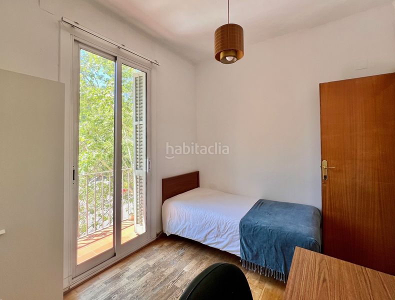 Foto d5a042db-faeb-4184-bfba-e3a92724317d. Pis a Sagrada Família Barcelona