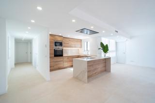 Rent Penthouse in Marquès de Fontsanta. Alquiler de ático en marqués de la fontsanta