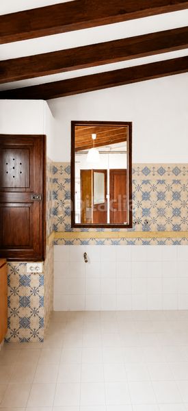Foto ea43f1d0-71a4-42cc-a7ed-1cecab5474ea. Edifici a Santa Catalina Palma de Mallorca
