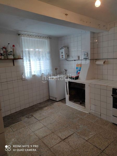 Foto d08b4203-30a3-4e9a-89ab-4ace76d82a43. Casa amb xemeneia a San Miguel de Valero