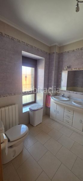 Foto 1341cd55-83e9-4ff9-9d5f-1ffa86543f42. Casa amb calefacció a Cabeza de Béjar (La)