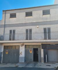 Edifici a Guijuelo. Venta o alquiler con opción a compra de edificio industrial en g