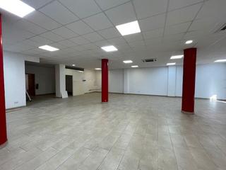 Lloguer Local Comercial a L´Espirall. Local en alquiler en barceloneta, 2 dormitorios.