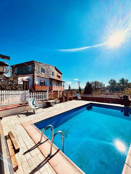 Foto 851700cd-e4b2-4881-b035-d1a94aff8863. Haus mit parking in Pontons