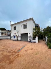 Haus in Torrelles de Foix. Casa en venta en torrelles de foix, 4 dormitorios.
