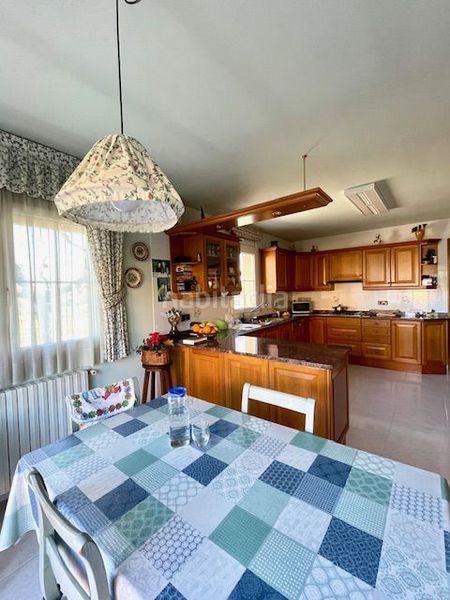 Foto db8fae67-e2d8-4b60-a168-c2d0a9cd2096. Casa amb calefacció aparcament a Olèrdola