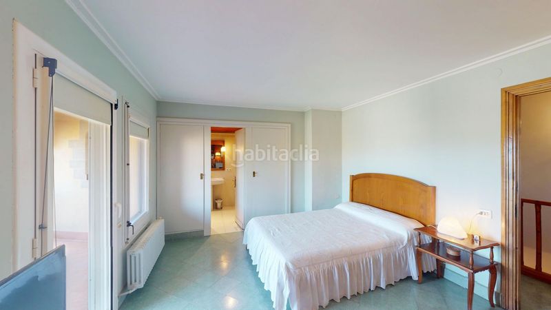 Foto f3af0065-2f3c-4b98-83f3-1111aa0a46a8. Casa amb calefacció aparcament a Granada (La)