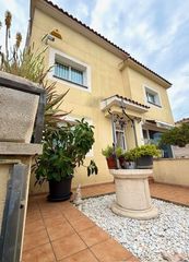 Casa a Banyeres del Penedès. Casa en venta en banyeres del penedes, 4 dormitorios.