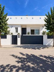 Haus  Onze de setembre. Casa en venta en puigdalber, 3 dormitorios.