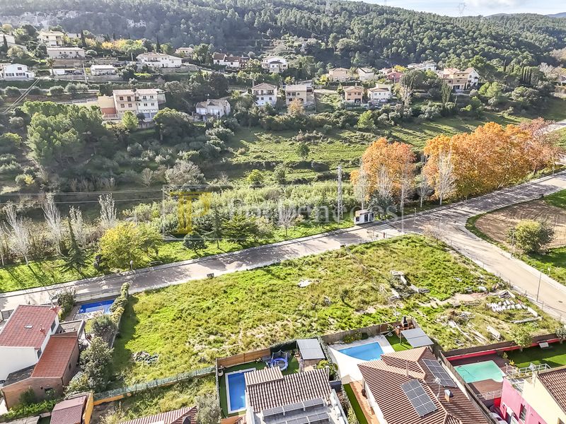 Foto a0c330ec-ba8a-49da-b4bc-83ba67fd80f1. Terreny residencial a Sant Martí Sarroca