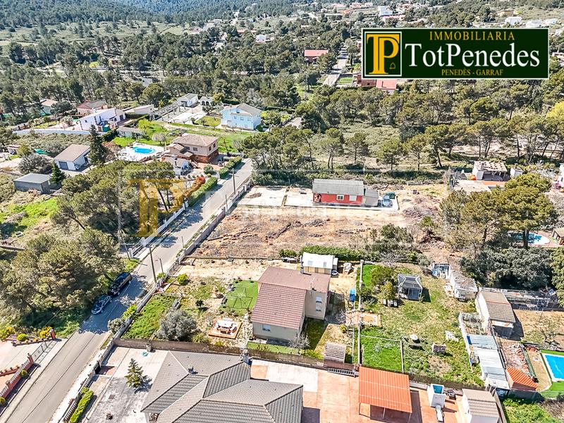 Foto d5ba2b3d-cab2-4bb3-a80c-46c13309ab58. Terreno residencial en carrer caimada 685bi parcel·la en venda a mas bermell – en Querol