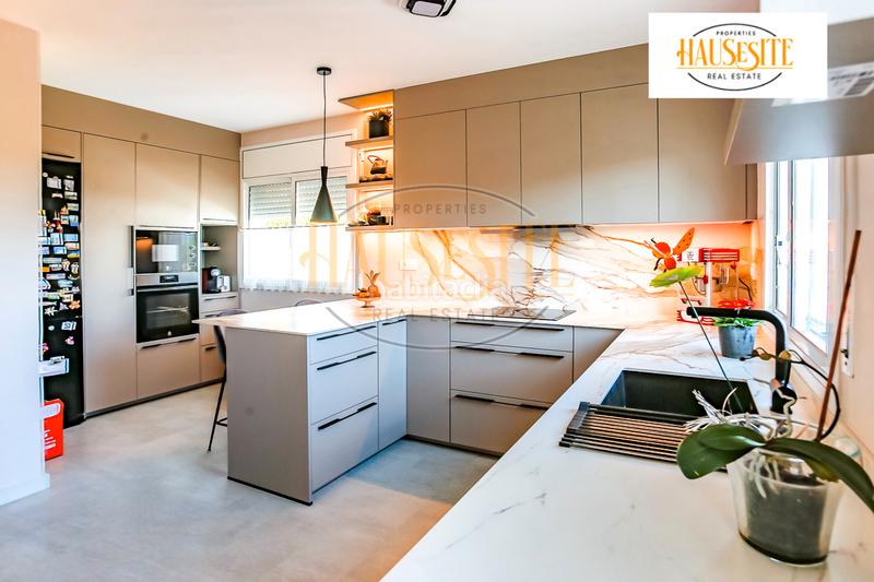 Foto 4c1059ee-2c70-4b85-9b57-7252802e69b0. Casa adosada  familiar en venta en Centre Sant Pere de Ribes