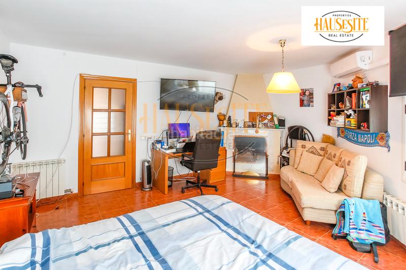 Foto b3158580-eeb1-481d-99ec-bf59198fd9c3. Casa adosada  familiar en venta en Centre Sant Pere de Ribes